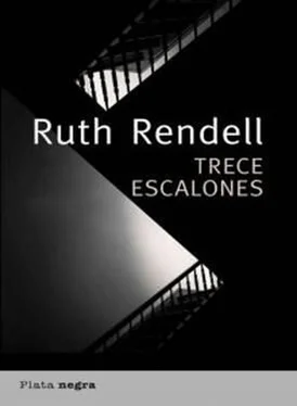 Ruth Rendell Trece escalones обложка книги