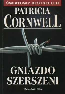 Patricia Cornwell Gniazdo Szerszeni обложка книги