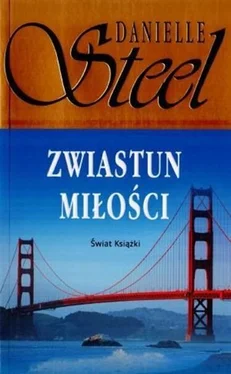 Danielle Steel Zwiastun miłości обложка книги