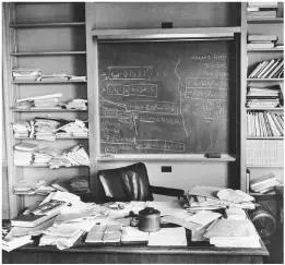Einsteins study as he left it When Sir Isaac Newton died his body lay in - фото 330