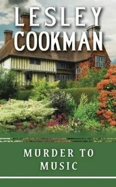 Lesley Cookman Murder to Music обложка книги