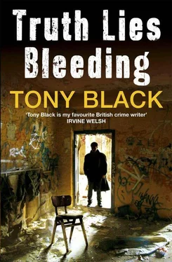 Tony Black Truth Lies Bleeding обложка книги