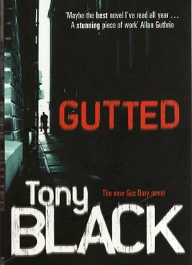 Tony Black Gutted обложка книги