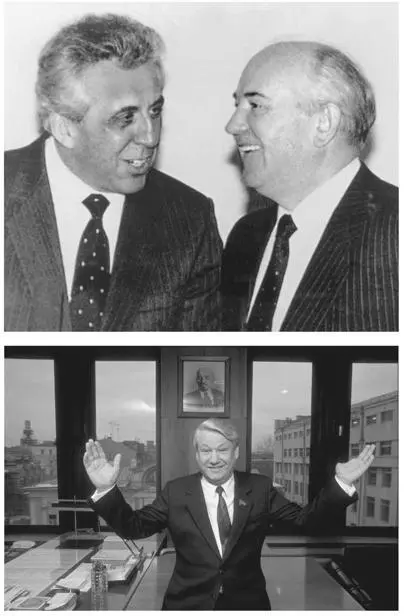 50 and 51 The endThe East German leader Egon Krenz about to lose his job - фото 24