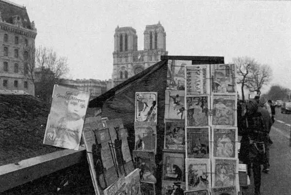 Париж букинисты книга мемуаров Гарсия Маркеса Жить чтобы рассказывать о - фото 26
