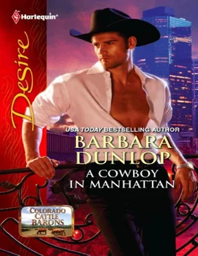 Barbara Dunlop A Cowboy in Manhattan обложка книги