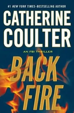 Catherine Coulter Backfire обложка книги