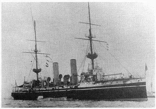 Корабли Э Каннингхэма броненосец Имплекейбл вверху крейсер Дорис - фото 11