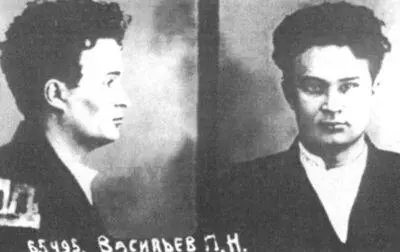 Лубянка Февраль 1937 г Комментарии Павел Васильев в течение жизни составил - фото 21