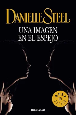 Danielle Steel Una Imagen En El Espejo обложка книги