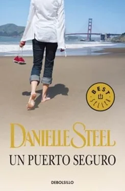 Danielle Steel Un Puerto Seguro обложка книги