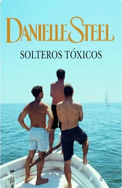 Danielle Steel Solteros Tóxicos обложка книги