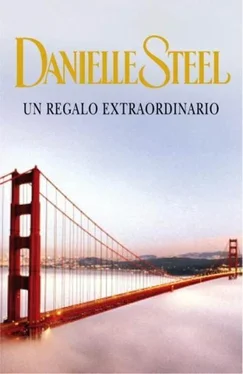 Danielle Steel Un Regalo Extraordinario обложка книги