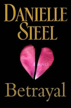 Danielle Steel Betrayal