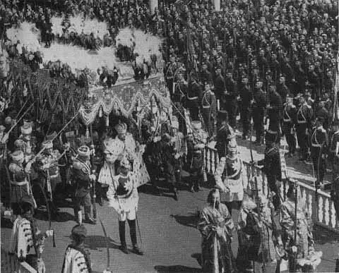 Торжественное шествие в день коронации Николая II 14 мая 1896 г Император и - фото 24