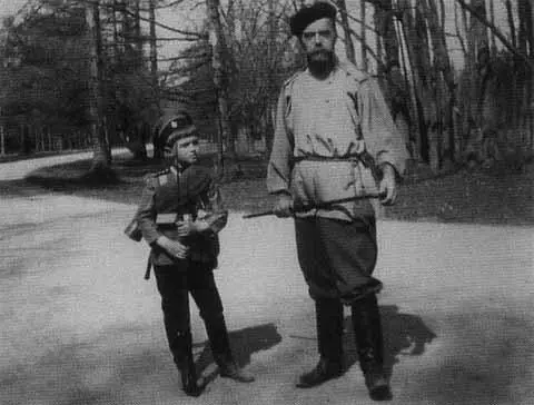 Николай II с наследником цесаревичем Алексеем Николаевичем Начало 1910х гг - фото 55