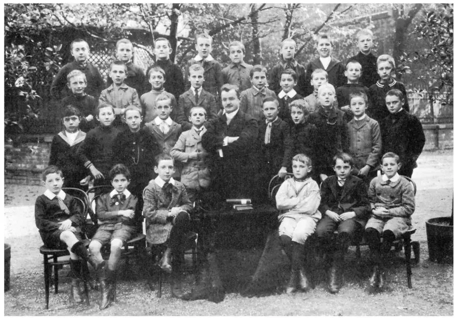 Himmler as a schoolboy in Munich second row from the front second from the - фото 3