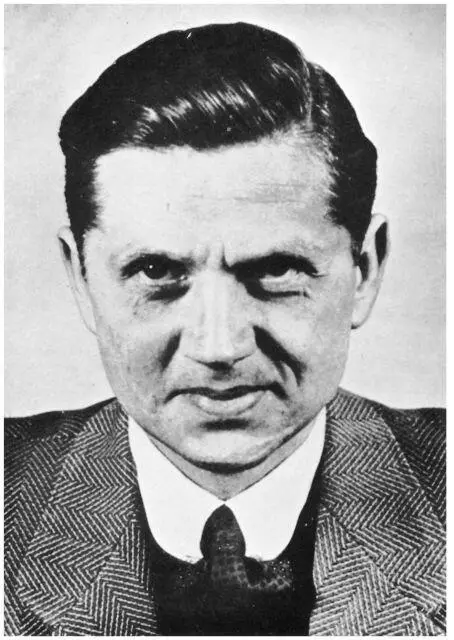 Walter Schellenberg Himmler was constantly in touch with him and it was - фото 10