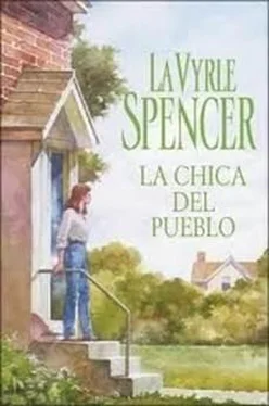 LaVyrle Spencer La chica del pueblo обложка книги