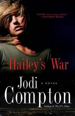 Jodi Compton Hailey's War обложка книги