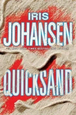 Iris Johansen Quicksand обложка книги