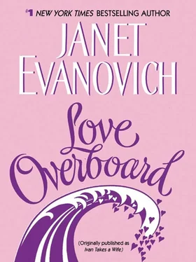 Janet Evanovich Love Overboard aka Ivan Takes a Wife обложка книги