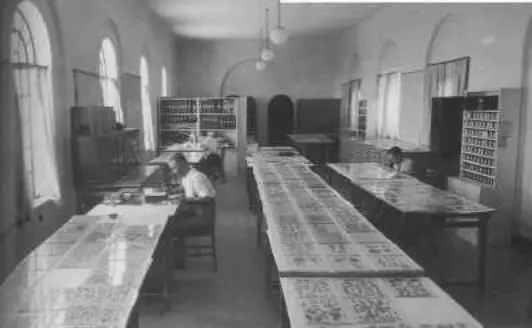 18 Members of the international team working on scroll fragments in the - фото 19