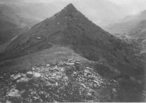 39 The pyramidal hill at Gamla in the Golan where the final citadel stood - фото 40