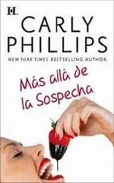 Carly Phillips Más Allá De La Sospecha обложка книги