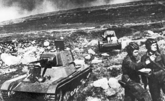 Танки T26 в районе Ребола Важным условием выживаемости экипажа на поле боя - фото 52