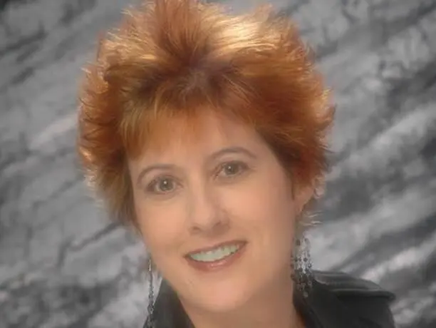 Texas native Kara Lennox has earned her living at various times as an art - фото 2