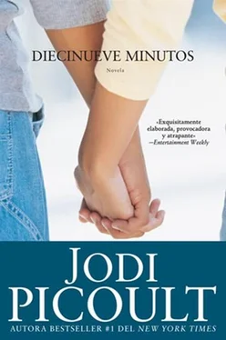 Jodi Picoult Diecinueve minutos обложка книги