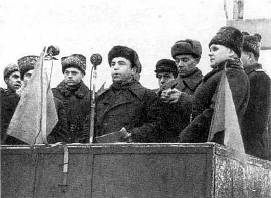 К К Рокоссовский среди жителей города Люблина 22 августа 1944 года К К - фото 22