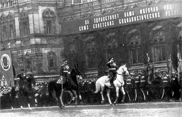 Маршалы Советского Союза К К Рокоссовский Ф И Толбухин Р Я Малиновский - фото 32
