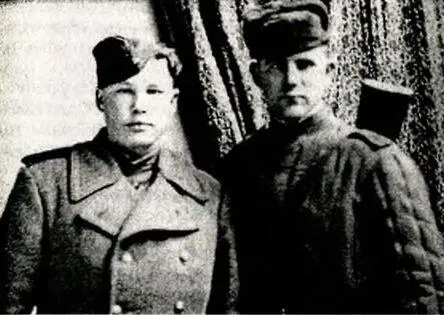 Слева направо A M Журнаков сержант Винниченко 5 декабря 1944 г Венгрия - фото 5