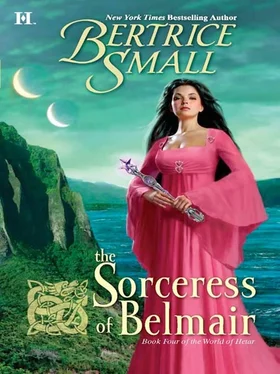 Bertrice Small The Sorceress of Belmair обложка книги