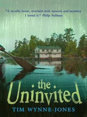 Tim Wynne-Jones The Uninvited обложка книги