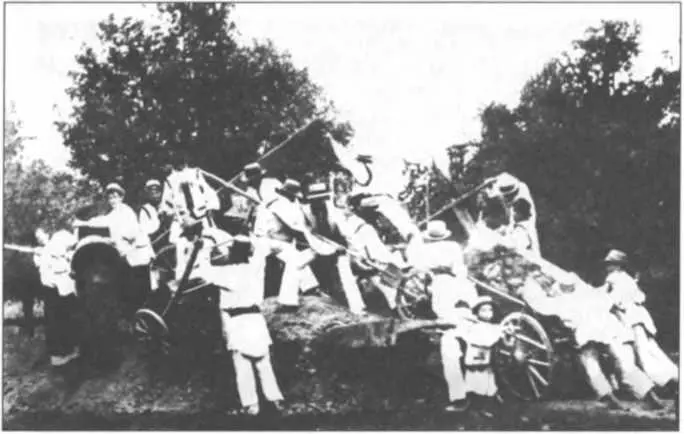 Гуцули будують памятник Тарасові Шевченку Косів літо 1914 р Копія - фото 102