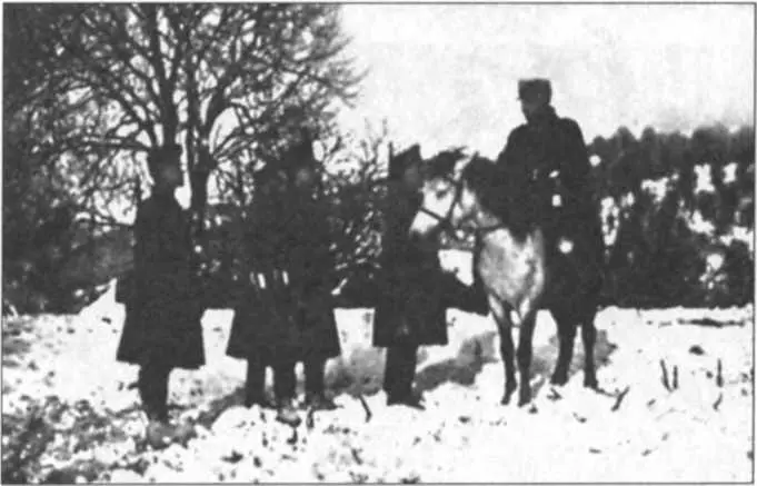 Сотник Володимир СТРОКОВСЬКИЙ приймає звіт стежі Зима 19141915 pp Копія - фото 108