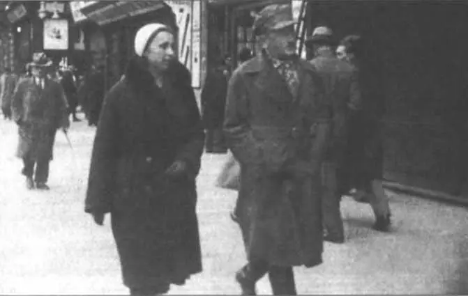 Михайло ГОРБОВИЙ задивився на вродливу дівчину а Марія БИБЛЮК зауважила це - фото 232