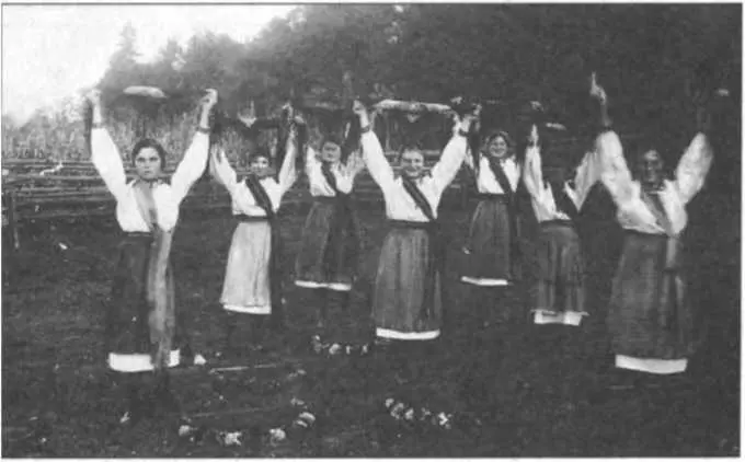 Каменярки із с Соколівка підчас змагань 20 вересня 1936 р З оригіналу - фото 239