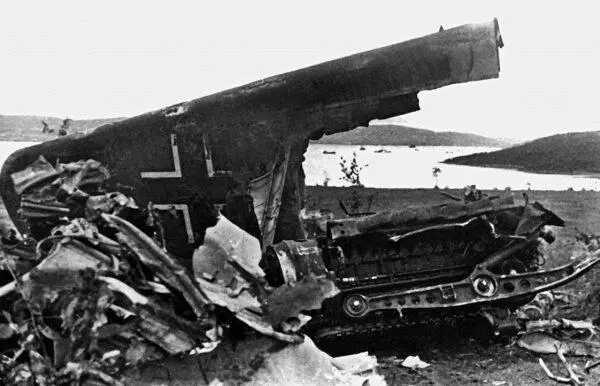 Обломки сбитого немецкого самолета Осенью того же года появилась его - фото 115