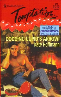 Kate Hoffmann Dodging Cupid's Arrow обложка книги