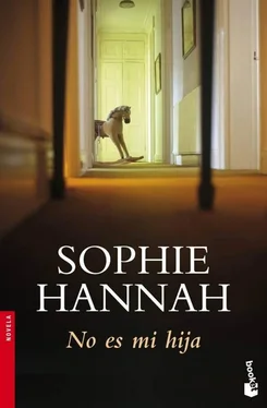 Sophie Hannah No es mi hija обложка книги