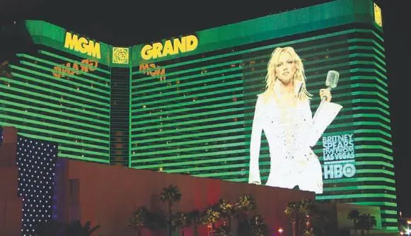Отель MGM Grand А в отеле Aladdin скромненько так в баре отыграл Стинг - фото 39