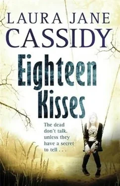 Laura Cassidy Eighteen Kisses обложка книги