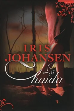 Iris Johansen La Huida обложка книги