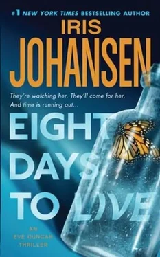 Iris Johansen Eight Days To Live обложка книги