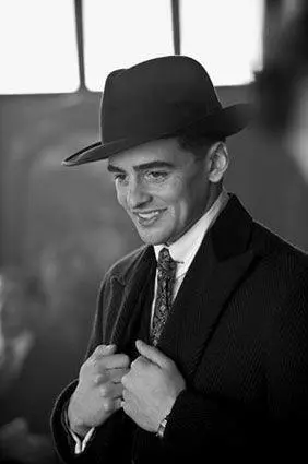 Vincent Piazza as Lucky Luciano Gretchen Mol as Gillian a showgirl who is a - фото 18