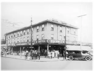 Kuehnles Hotel The Commodores hotel was the birthplace of the partnership - фото 78